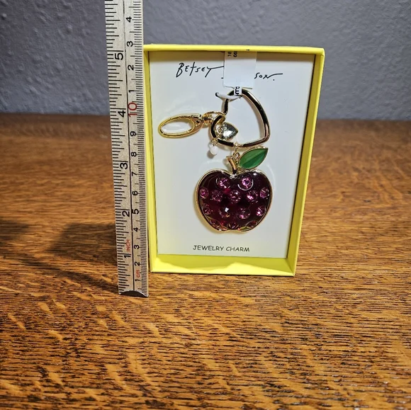 Betsey Johnson Apple Keychain Bagcharm NIB - Picture 8 of 9